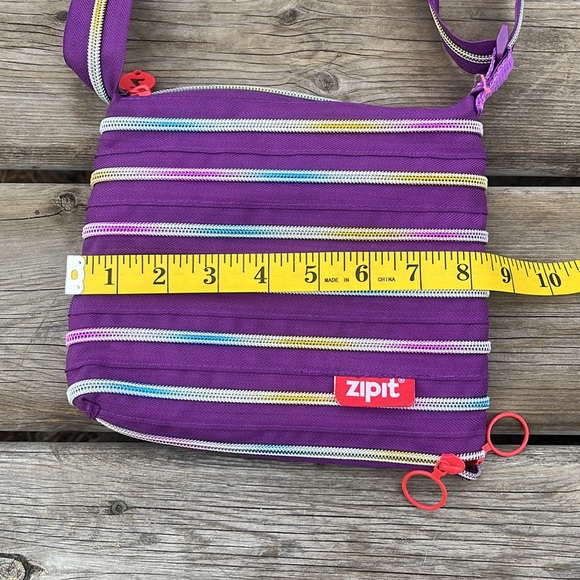 Zipit Crossbody Bag - Picture 5 of 10